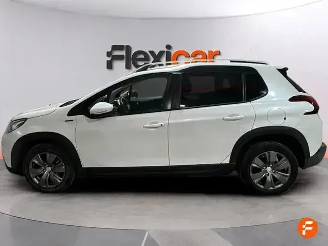 Usado Peugeot 2008 Allure 110 CV (80 kW) 2019 Blanco SUV