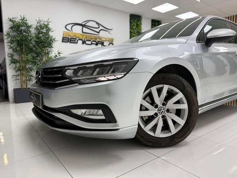 Usado VW Passat Business 122 CV (89 kW) 2020 Gris Berlina