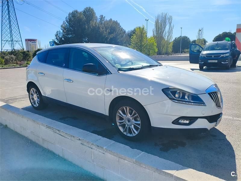 Usado Lancia Delta 120 CV (88 kW) 2011 Blanco Utilitario