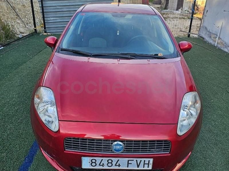 Usado Fiat Punto Classica 60 CV (44 kW) 2007 Granate Utilitario