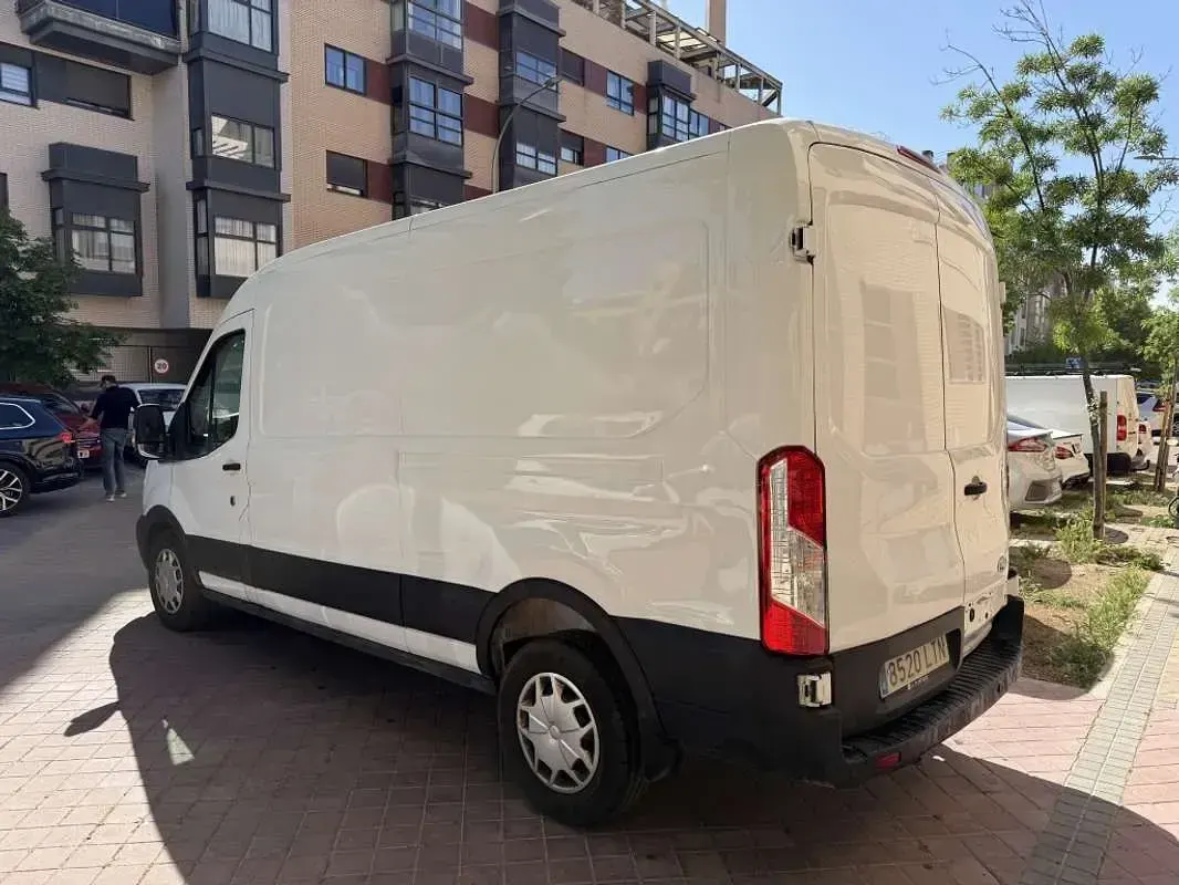 Usado Ford Transit Trend 131 CV (96 kW) 2021 Blanco Van