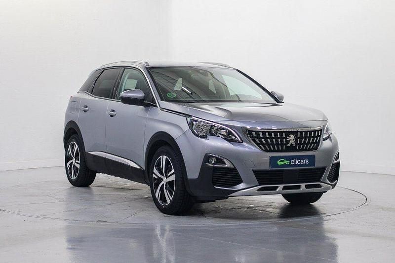 Usado Peugeot 3008 Allure 130 CV (95 kW) 2020 Gris / plata SUV