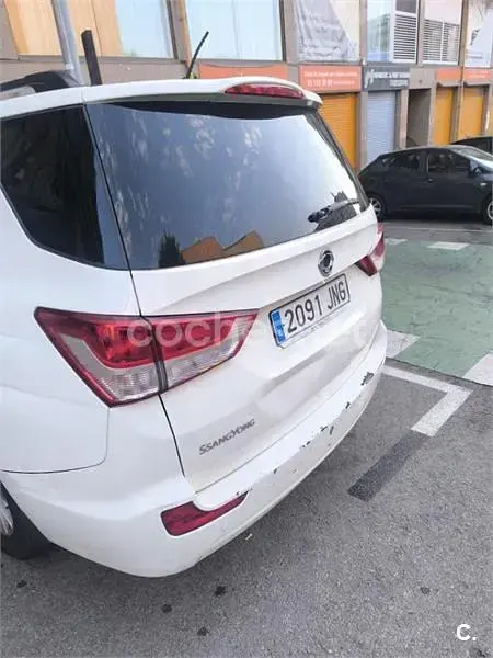 Usado SsangYong Rodius Limited 178 CV (130 kW) 2016 Blanco Monovolumen