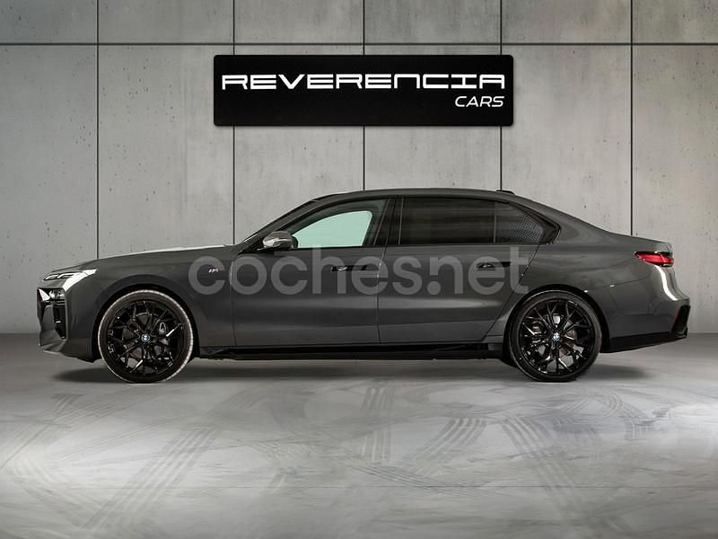 Usado BMW 740 Comfort Edition 299 CV (219 kW) 2024 Gris / plata Berlina