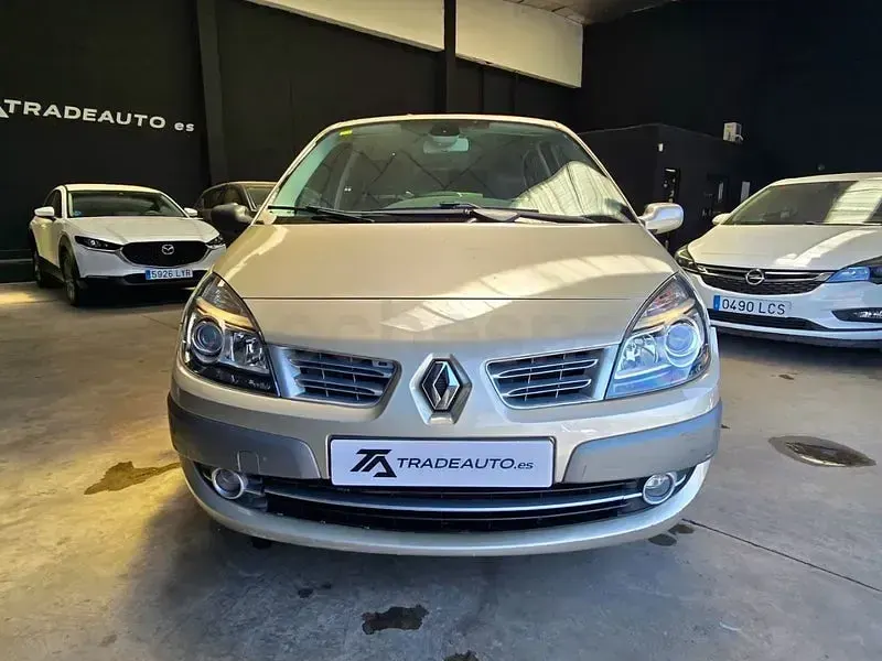 Usado Renault Scénic Dynamique 105 CV (77 kW) 2009 Beige Monovolumen