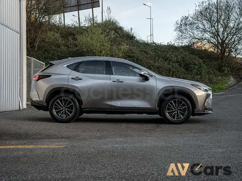 Usado Lexus NX350h 242 CV (177 kW) 2024 Gris / plata SUV