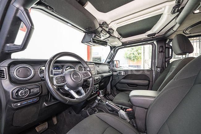 Usado Jeep Wrangler Sahara 381 CV (280 kW) 2023 Gris / plata SUV