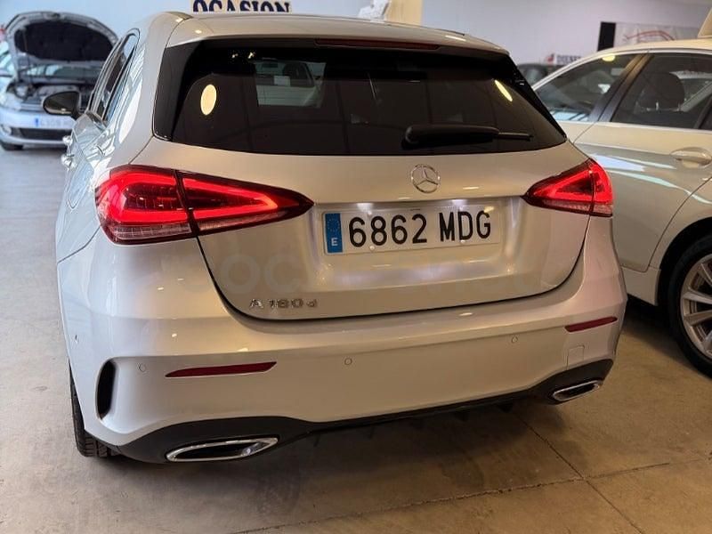 Usado Mercedes A180 116 CV (85 kW) 2023 Gris / plata Berlina