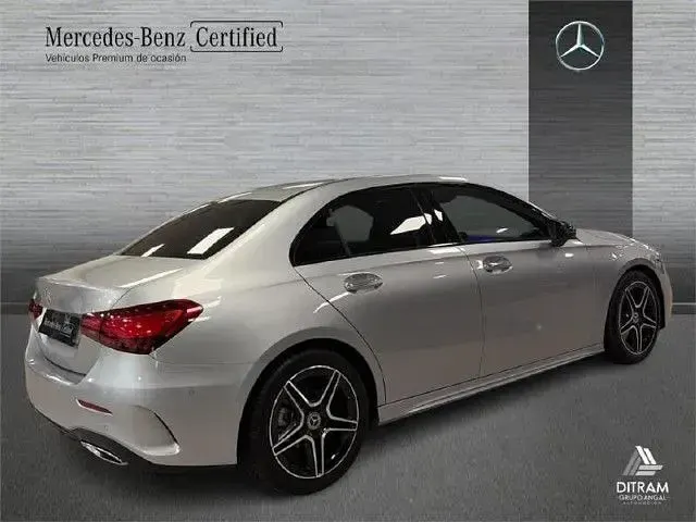 Usado Mercedes A180 136 CV (100 kW) 2025 Plata hightech Berlina