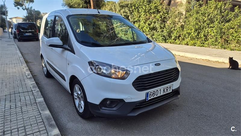 Usado Ford Tourneo Courier Ambiente 100 CV (73 kW) 2018 Blanco Monovolumen