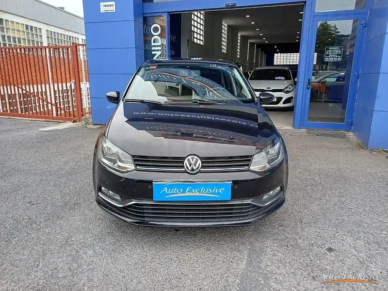 Usado VW Polo Sportline 90 CV (66 kW) 2017 Negro Berlina