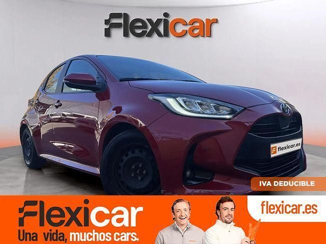 Usado Toyota Yaris Hybrid Active 116 CV (85 kW) 2023 Rojo Berlina