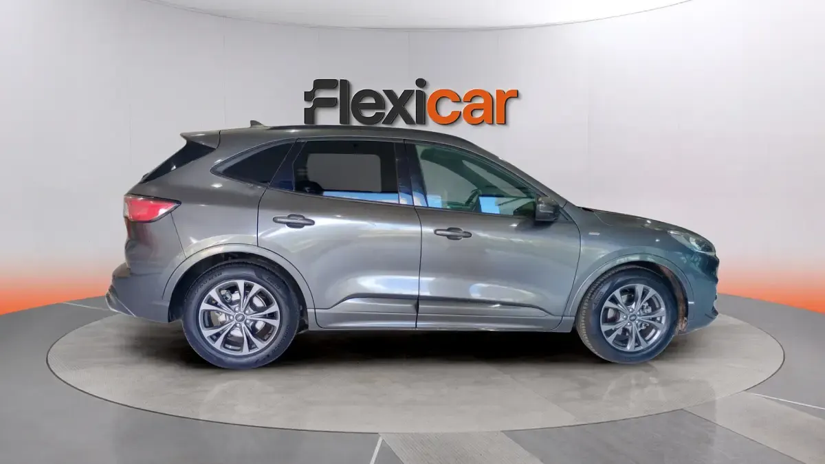 Usado Ford Kuga ST-Line 120 CV (88 kW) 2022 Gris SUV