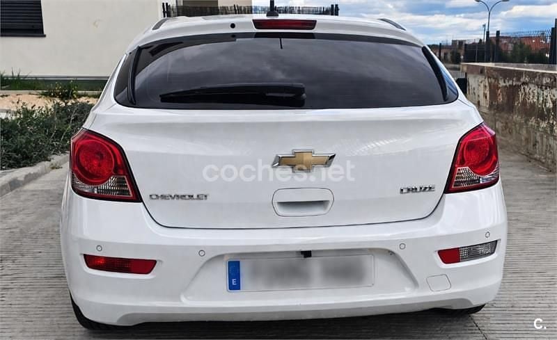 Usado Chevrolet Cruze LT 124 CV (91 kW) 2013 Blanco Berlina