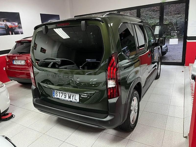 Usado Peugeot Rifter Allure 100 CV (73 kW) 2024 Verde Monovolumen