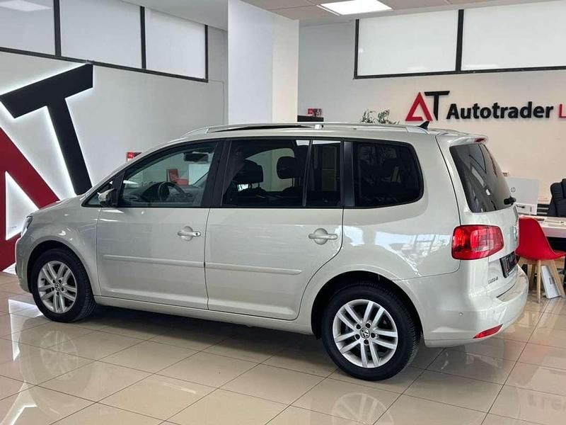 Usado VW Touran Advance 105 CV (77 kW) 2012 Gris Monovolumen