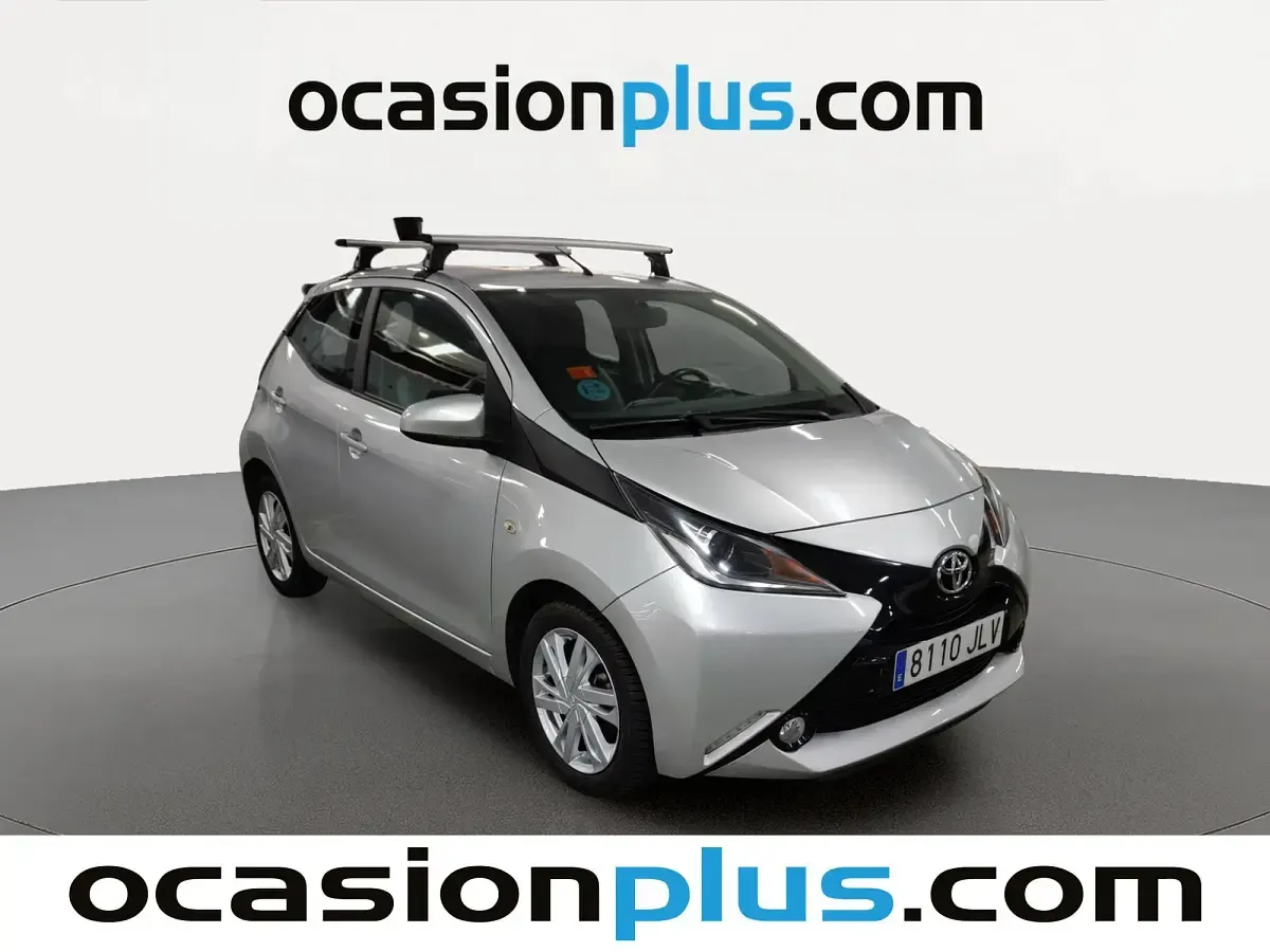 Usado Toyota Aygo X-play 69 CV (50 kW) 2016 Gris plata Utilitario