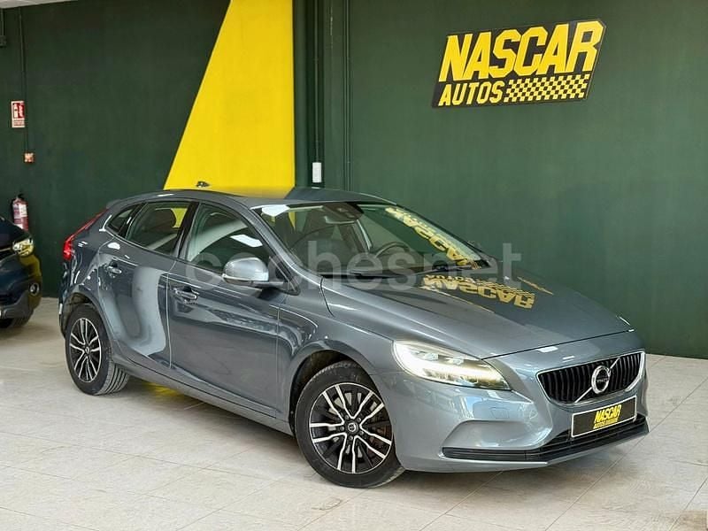 Gris / plata Usado 2018 Volvo V40 Kinetic Familiar | 14.500 € (Precio justo) - Imagen 1/4