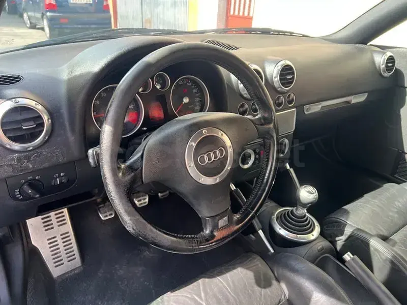 Usado Audi TT Roadster 180 CV (132 kW) 2001 Gris / plata Descapotable