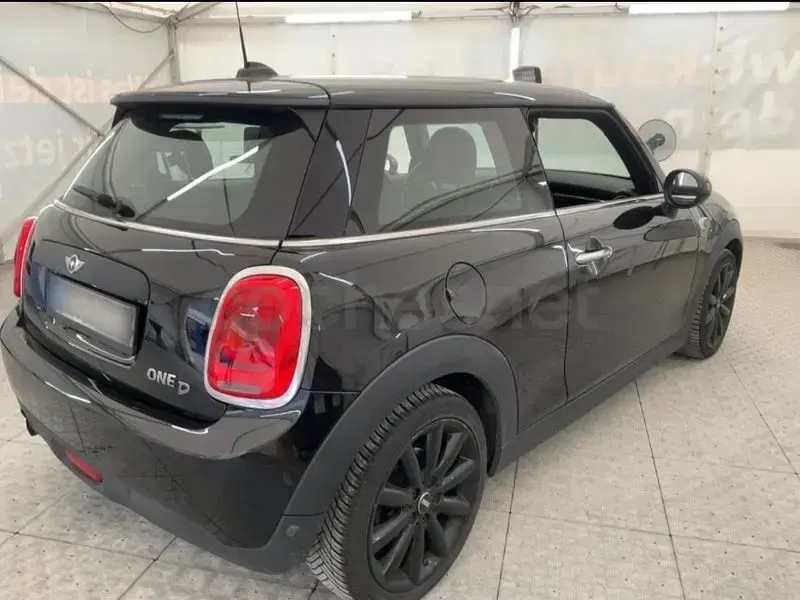 Usado Mini ONE 102 CV (75 kW) 2017 Negro Utilitario