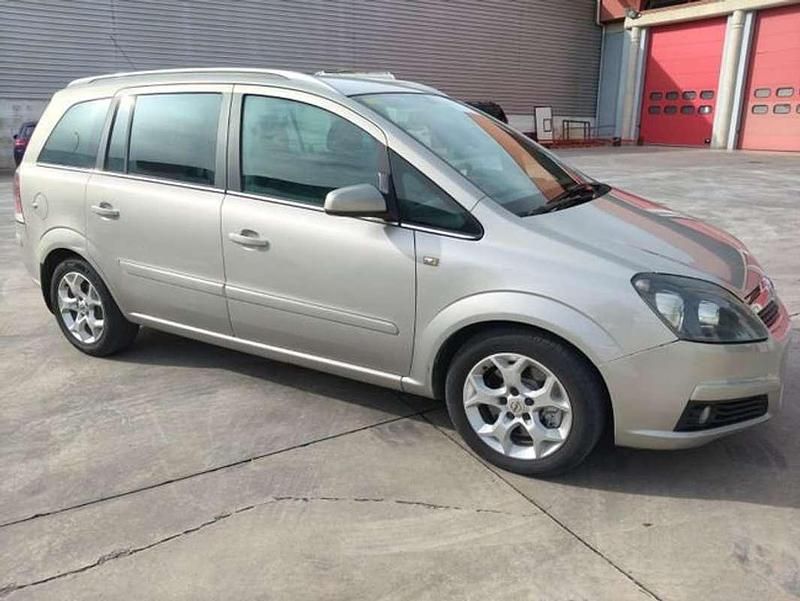 Usado Opel Zafira Enjoy 120 CV (88 kW) 2006 Beige Monovolumen