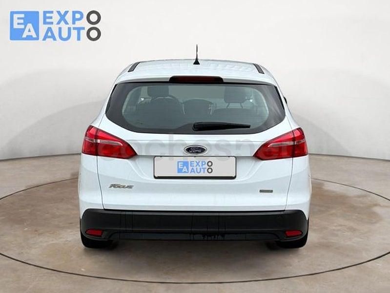 Usado Ford Focus Trend 100 CV (73 kW) 2015 Blanco Familiar