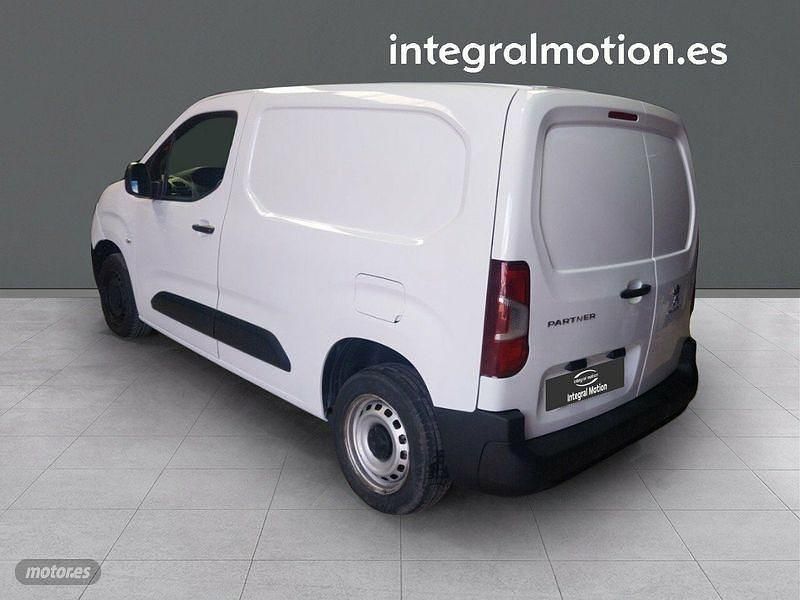 Usado Peugeot Partner 102 CV (75 kW) 2022 Blanco Monovolumen