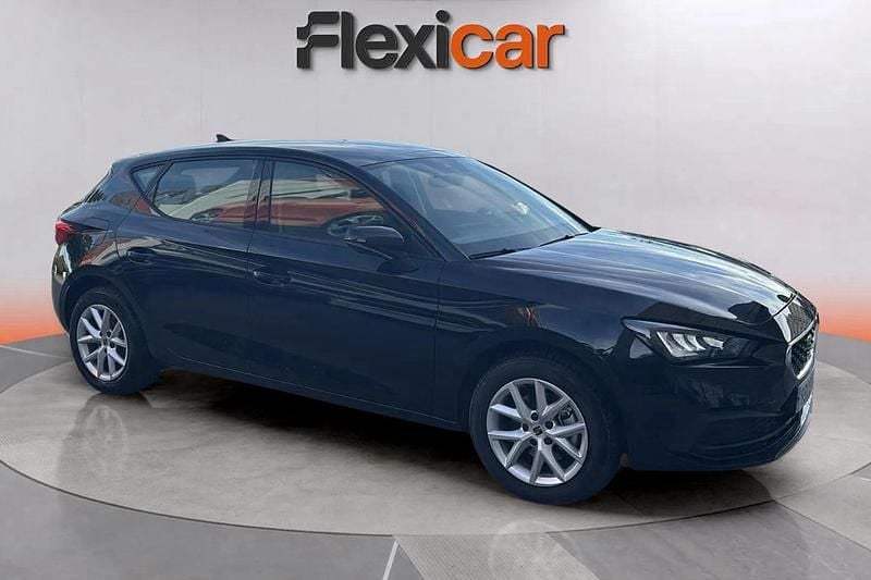 Usado Seat Leon Style 110 CV (80 kW) 2024 Negro Berlina