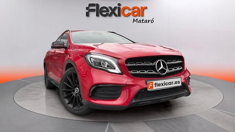 Usado Mercedes GLA180 122 CV (89 kW) 2020 Rojo SUV