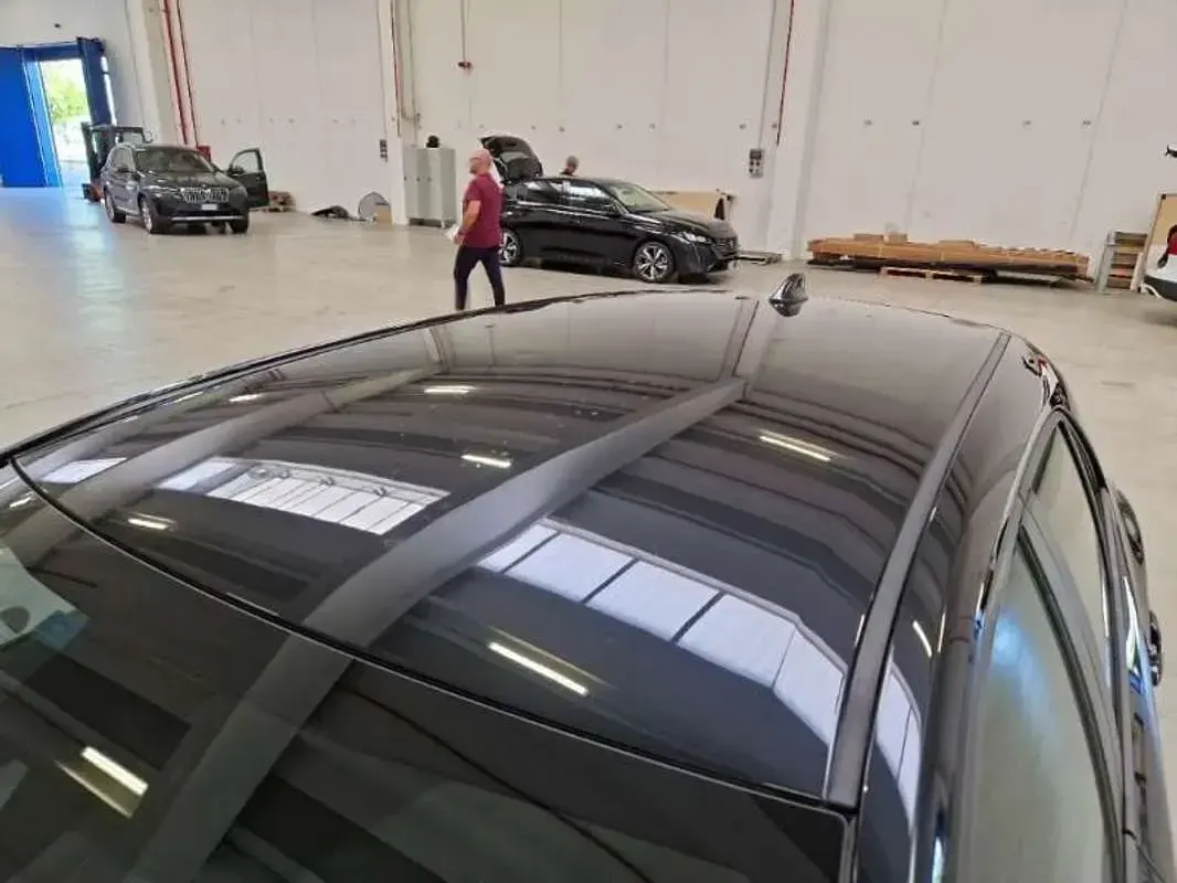 Usado Toyota Corolla Active 122 CV (89 kW) 2019 Negro Utilitario