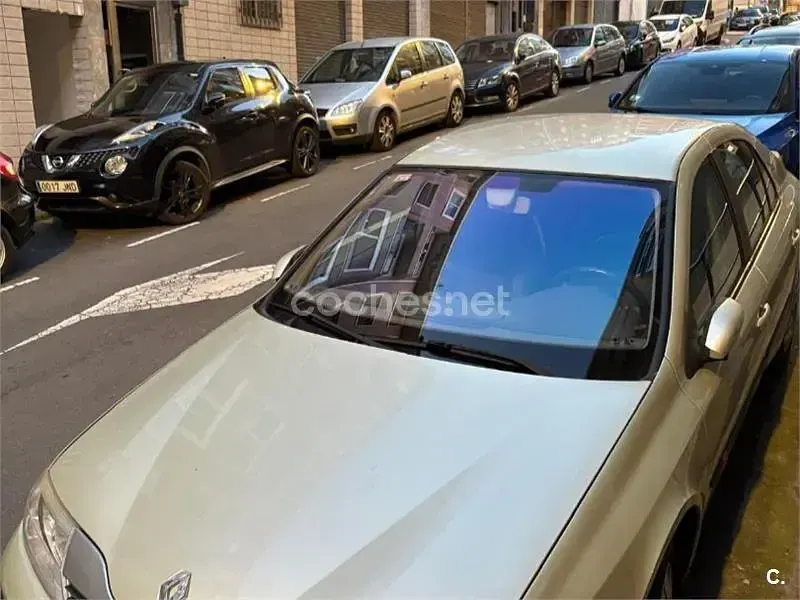 Usado Renault Laguna II Authentique 120 CV (88 kW) 2001 Beige Berlina