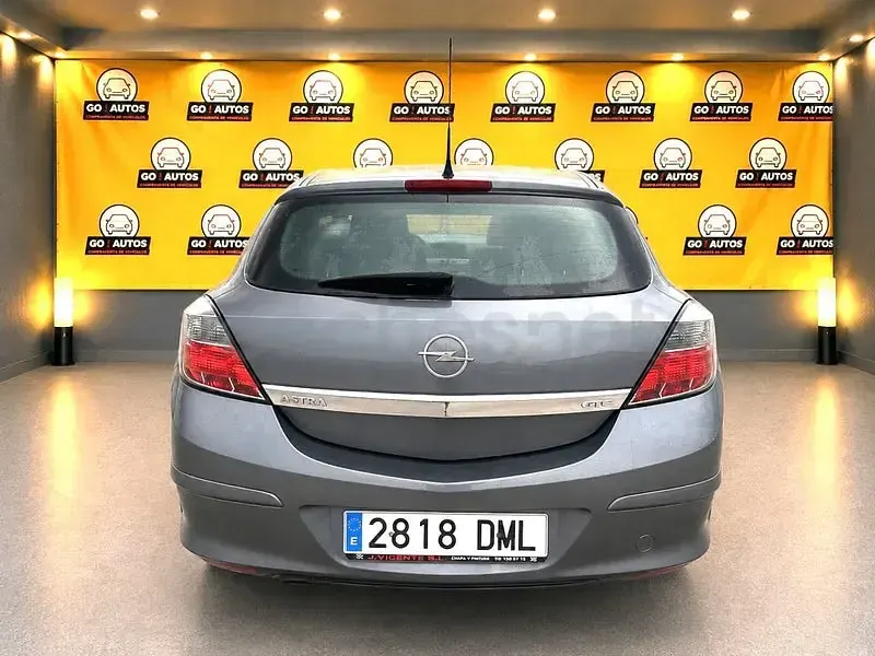 Usado Opel Astra GTC Sport 125 CV (91 kW) 2005 Gris / plata Berlina