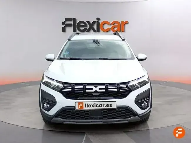 Usado Dacia Jogger Expression 100 CV (73 kW) 2023 Blanco Monovolumen
