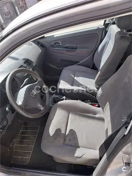 Usado Seat Ibiza Stella 75 CV (55 kW) 2001 Gris / plata Utilitario