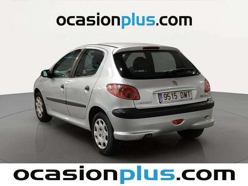 Usado Peugeot 206 69 CV (50 kW) 2005 Gris Utilitario