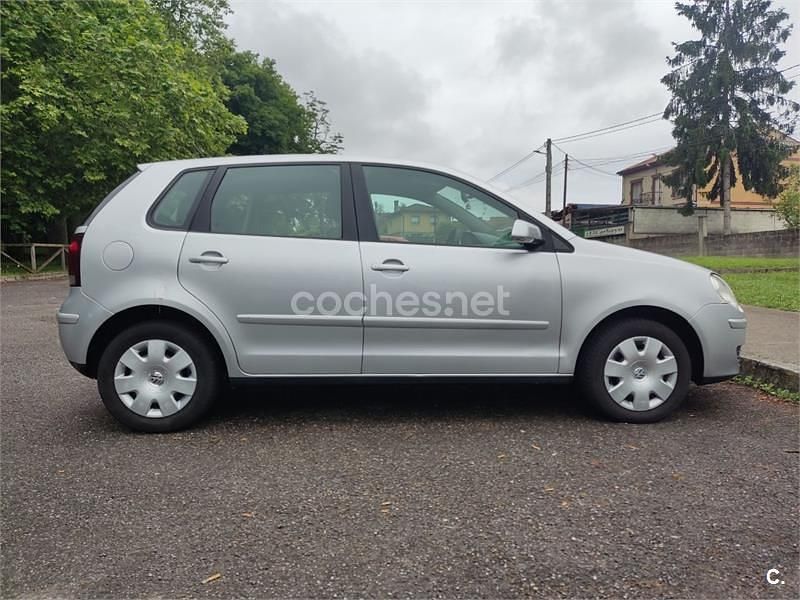 Usado VW Polo Advance 70 CV (51 kW) 2007 Gris / plata Utilitario