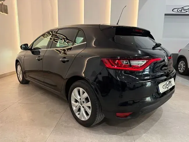 Usado Renault Mégane IV LIMITED 140 CV (102 kW) 2018 Negro