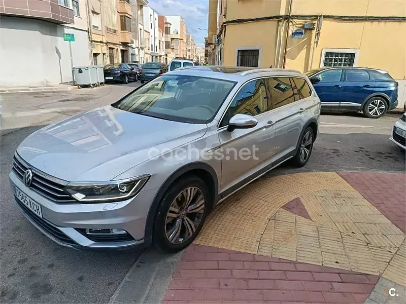 Usado VW Passat Alltrack 190 CV (139 kW) 2017 Gris / plata Familiar