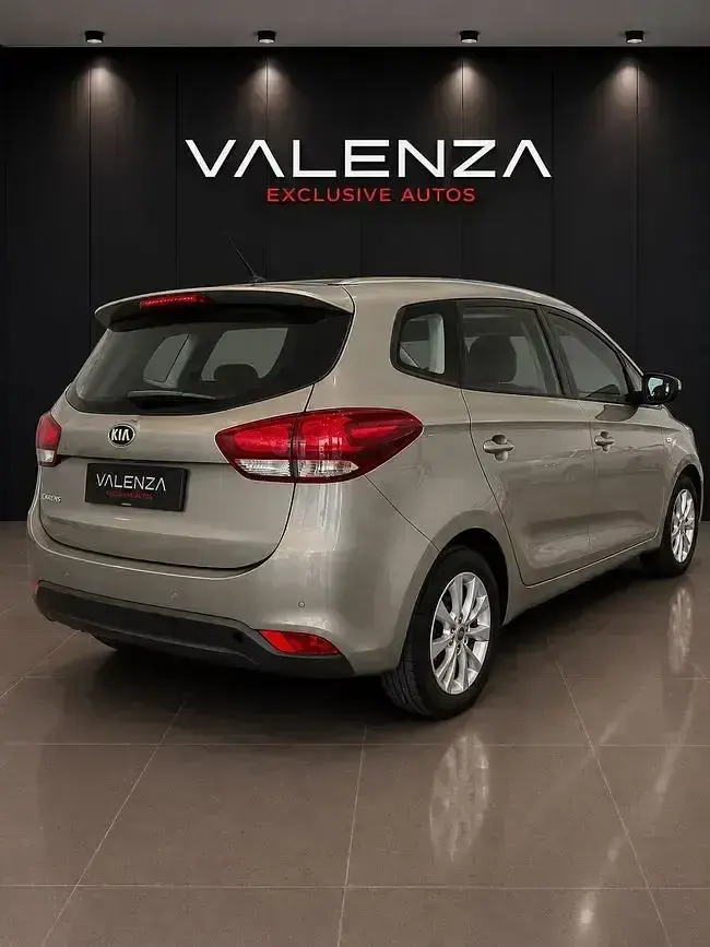Usado Kia Carens 115 CV (84 kW) 2018 Beige Monovolumen