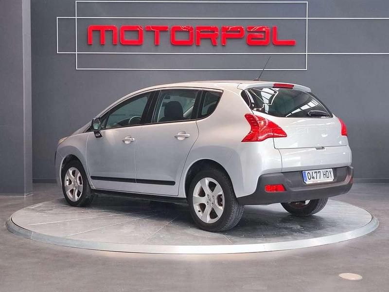 Usado Peugeot 3008 Active 112 CV (82 kW) 2011 Gris / plata Familiar