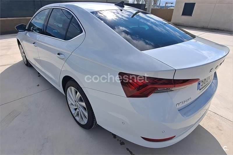 Usado Skoda Octavia Selection 204 CV (150 kW) 2025 Blanco Berlina