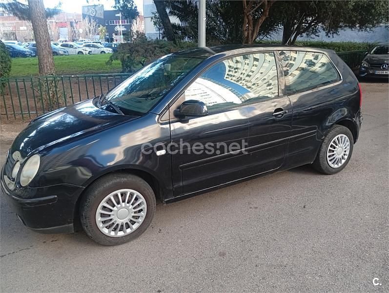 Usado VW Polo Highline 100 CV (73 kW) 2002 Negro Berlina