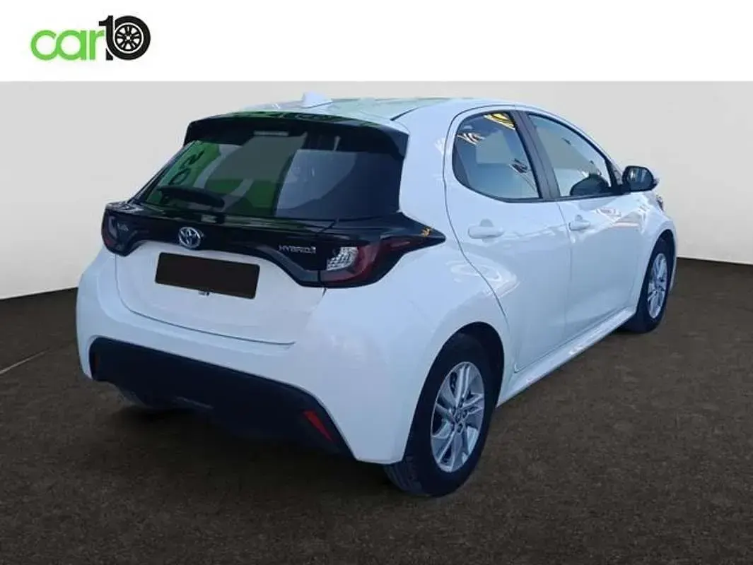 Usado Toyota Yaris Hybrid Business Edition 116 CV (85 kW) 2022 Blanco Utilitario
