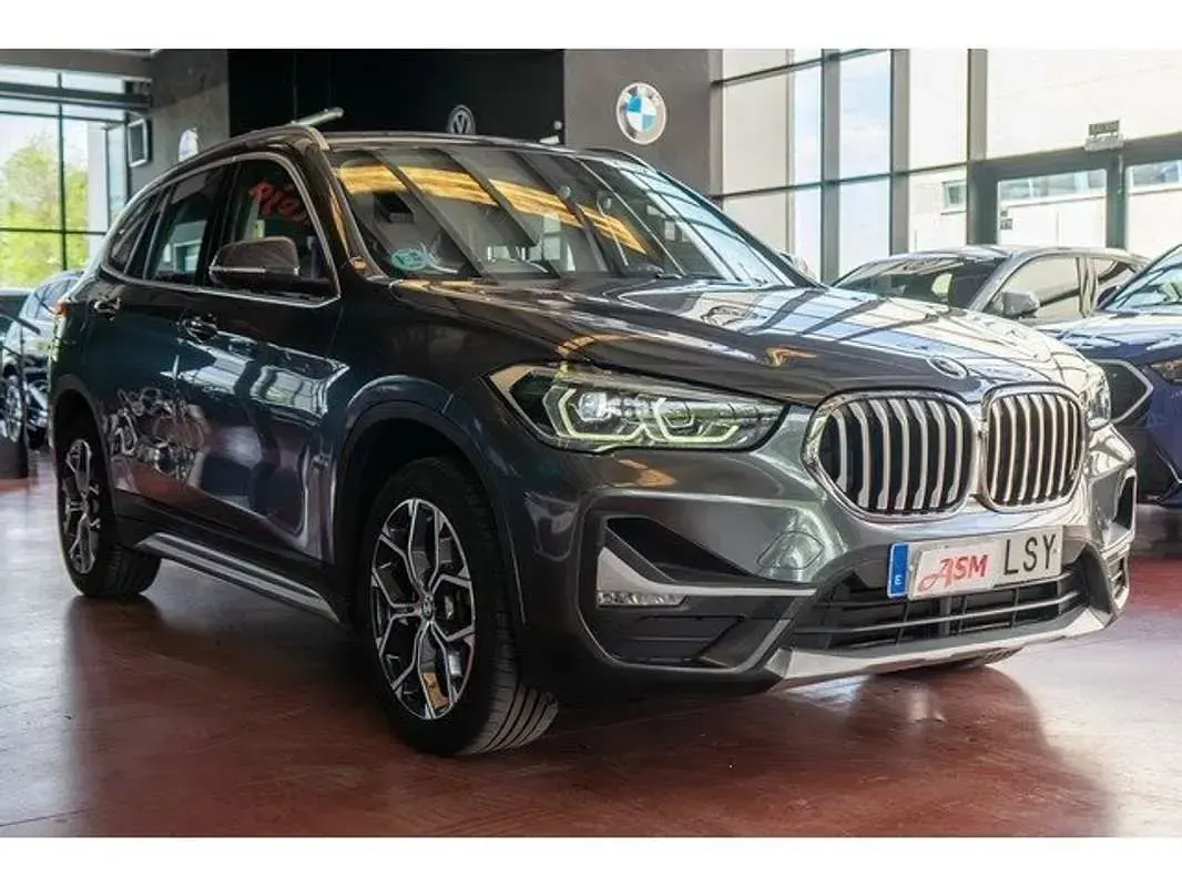 Käytetty BMW X1 Sport Line 150 HP (110 kW) 2021 Harmaa Katumaasturi