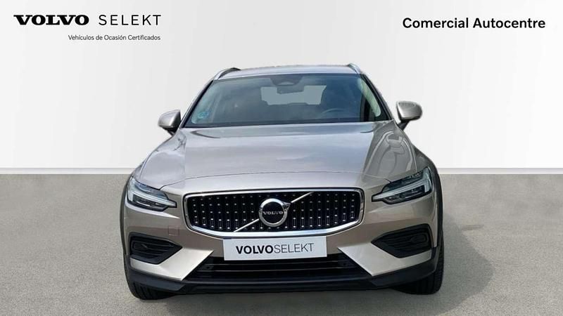 Usado Volvo V60 CC Core 197 CV (144 kW) 2023 Familiar