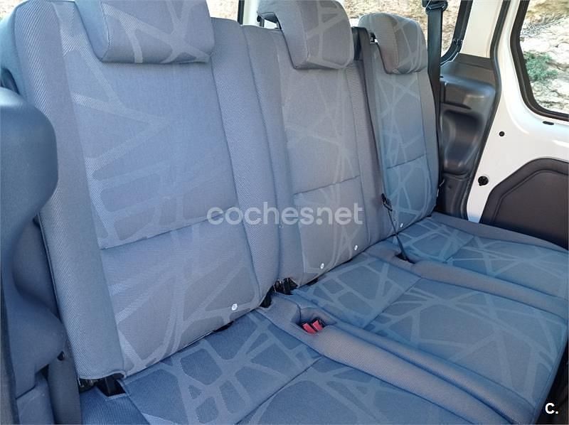 Usado Ford Tourneo Connect Trend 115 CV (84 kW) 2013 Blanco Monovolumen