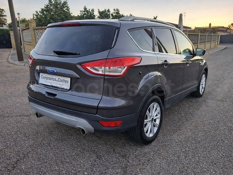 Usado Ford Kuga Titanium 120 HP (88 kW) 2016 Cinzento SUV