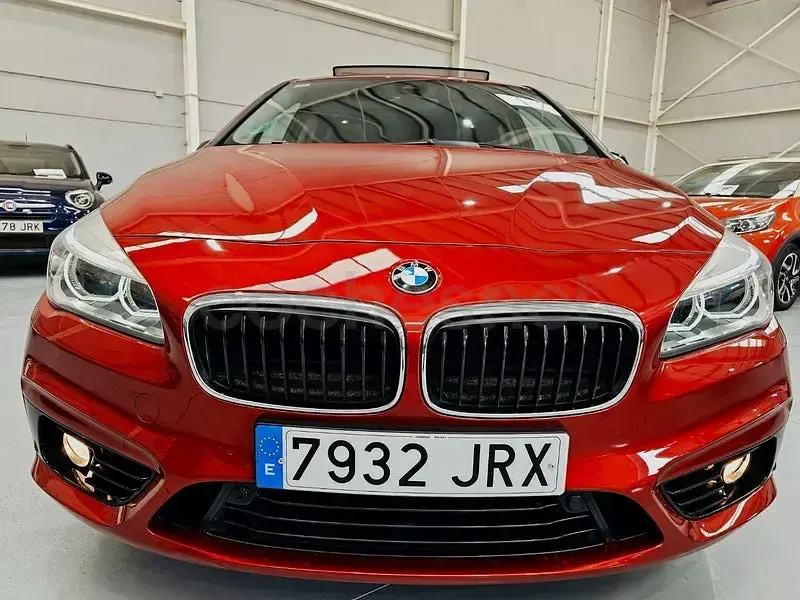 Usado BMW 218 Efficient Dynamics 150 CV (110 kW) 2016 Rojo Familiar