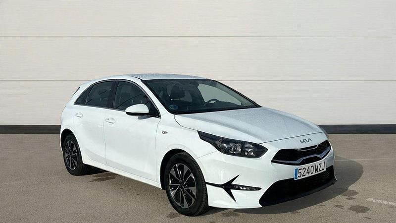 Usado Kia Ceed 100 CV (73 kW) 2025 Blanco Utilitario