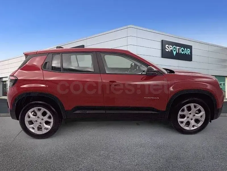 Usado Jeep Avenger Altitude 100 CV (73 kW) 2024 Rojo SUV